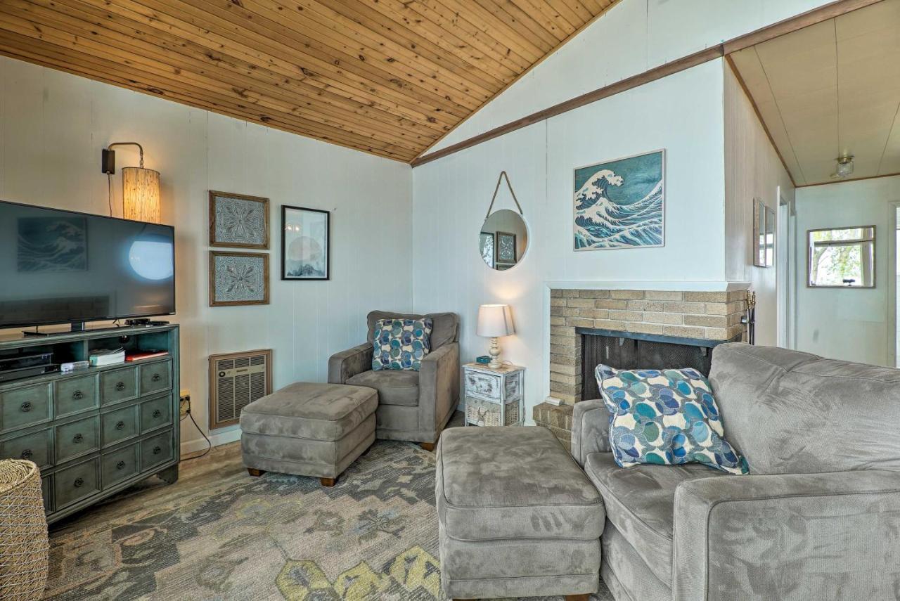 Lakefront Cottage Near Wineries And State Parks! Mears Bagian luar foto